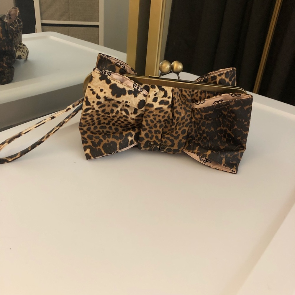 Jessica Simpson wrist clutch